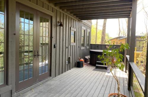 Cashiers Apartment | Amazing Mountain Views with Private Hot Tub!
