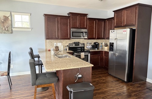 South View House | 🤩Amazing Pool🏖️-Fire Pit🔥 - Cozy Backyard 🫶- 20 min to Fort Bragg!