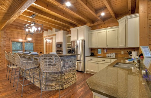 Unaka Cabin | Amazing Sweetwater Lodge - custom lakefront home with mountain views. Close to Blue Ridge!