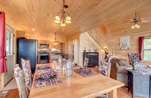 Bryson City Cabin | Amazing views! Minutes to white water rafting and Bryson City