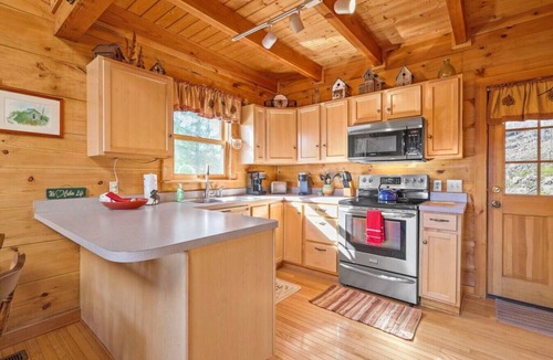 Vilas Cabin | Amazing Views! Wonderful Cabin Convenient to Boone and ASU!