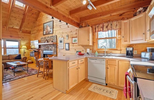 Vilas Cabin | Amazing Views! Wonderful Cabin Convenient to Boone and ASU!
