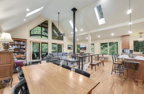 Weaverville House | Amenity-Packed Holiday Home