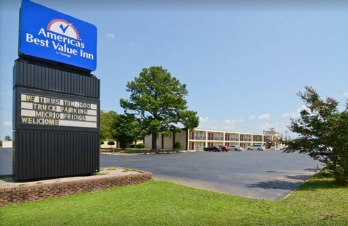 Wilson Apartment | Americas Best Value Inn Wilson UNIT 10 2 BEDS GROUND FLOOR