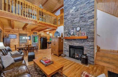 Fleetwood House | Among the Laurels- Private Hot Tub and Fire Pit