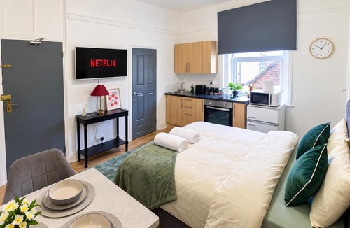 Bedford Apartment | An essential studio flat located in the town centre riverside