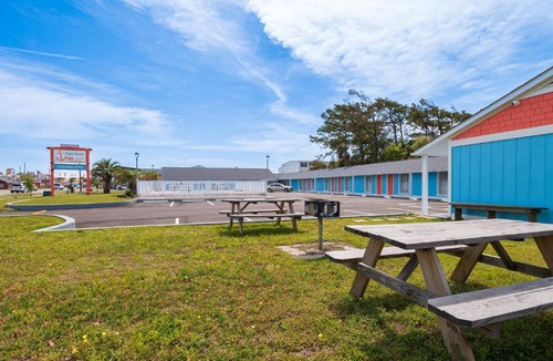 Long Beach Hotel | Anchor Inn by Oak Island Accommodations