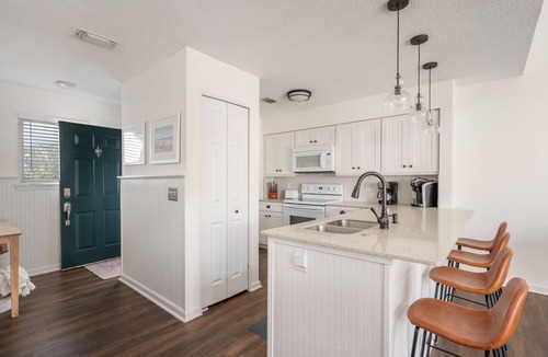 Manteo Condo | Anchor's Away: Canalfront Condo, Water Views, Community Amenities