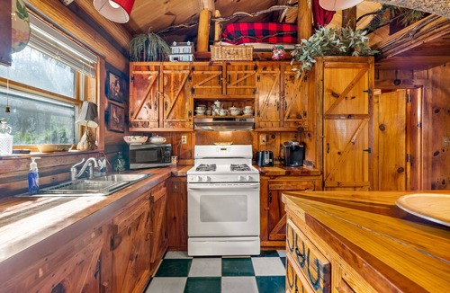 Green Mountain House | Angela's Garden and Cabin 1