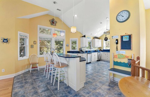 Corolla Light House | Animal House: Soundfront, Hot Tub, Dog-Friendly