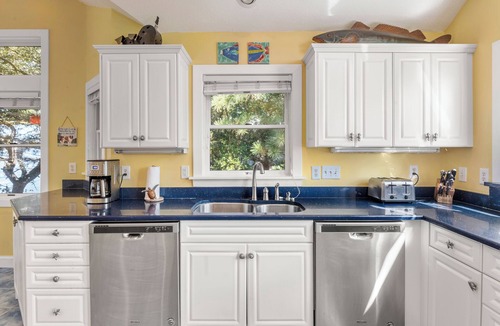 Corolla Light House | Animal House: Soundfront, Hot Tub, Dog-Friendly