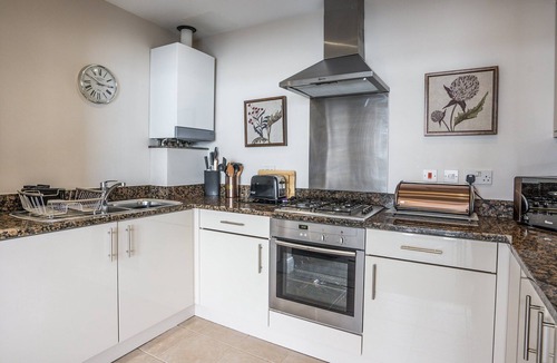 Torquay City Centre Cabin | Apartment 3 - UKC5017