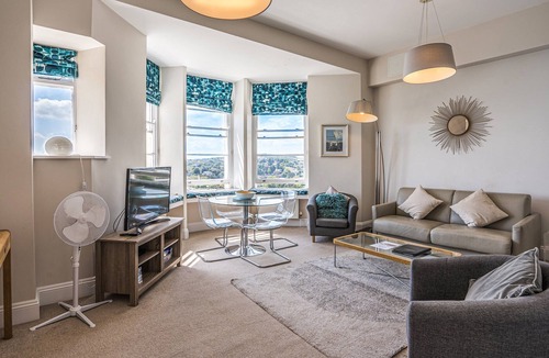 Torquay City Centre Cabin | Apartment 3 - UKC5017