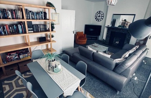 Heaton Apartment | Apartment close to city amenities