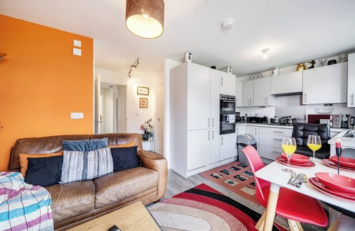 Walsall Apartment | Apartment Sleeps 10 - Pets, Parking, Ev Charging