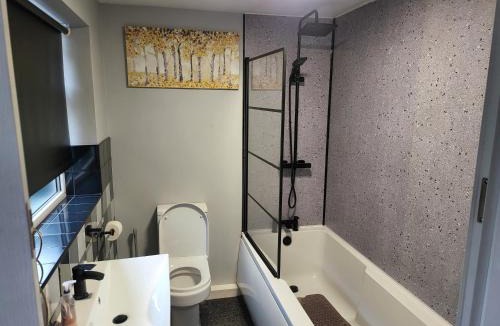 Burslem Apartment | Apartment - Sleeps 5 - Great Location - Parking