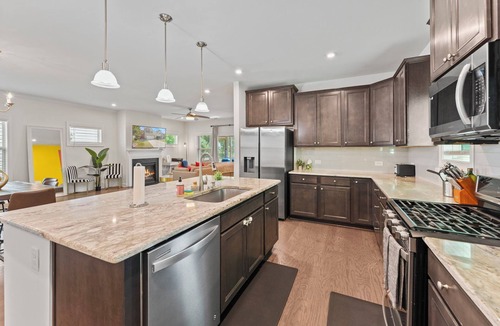 Apex House | Apex Luxury 4BR Near Lake - Movie Room & Sleeps 14