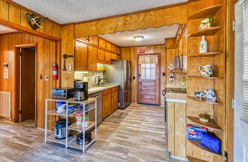 Seven Devils Ski Chalet | Appalachian Arcade! VIEW! 4500 FT high! Huge 3BR house! Fiber Wifi, WD, A/C!
