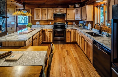 Fleetwood Cabin | Appalachian Mountain Evergreen Retreat