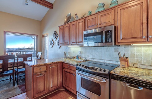 Seven Devils Cabin | Appalachian State of Mind- Sunset & Sunrise View, Yard, Open Floor Plan, Sunroom