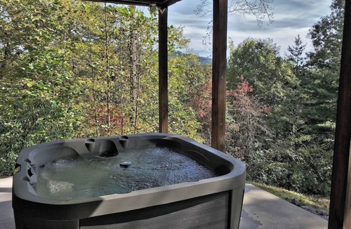 Lake Lure Cabin | Appalachian Sunrise