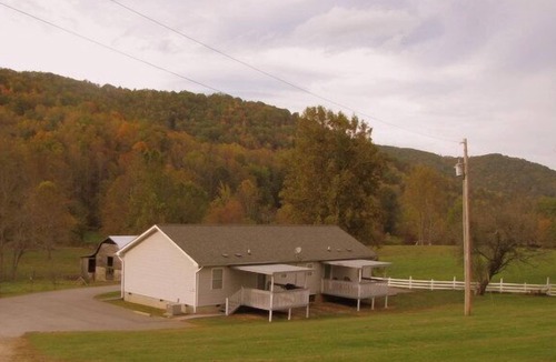 Candler Apartment | Apple Blossom in Beautiful Western North Carolina with WiFi