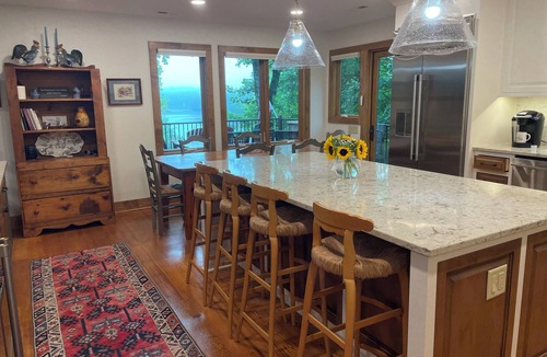 Tuxedo House | "Apple Hill Haven" - Renovated Lake Summit mountain house with boathouse