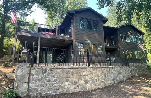 Tuxedo House | "Apple Hill Haven" - Renovated Lake Summit mountain house with boathouse