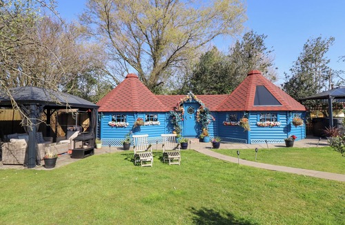 Dolphin Cottage | Applejacks Orchard