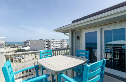 North Carolina Coast House | Aqua Blue by Bryant Real Estate