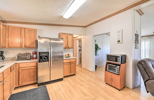 Minnesott Beach House | Arapahoe Home w/Fireplace Near Deer Hunting