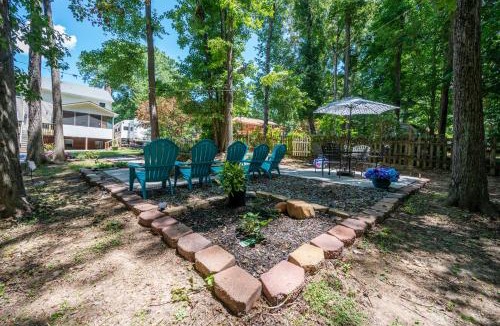 Kernersville Apartment | Arcade, Ping Pong, Hot Tub, Gas Grill, & King Bed