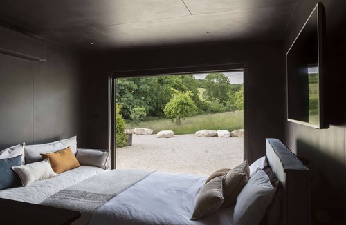 Whittington Cabin | Architectural gem on an acclaimed cotswold farm /1