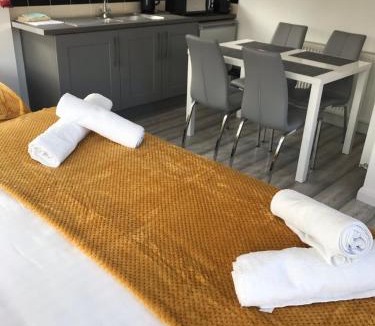 Londonderry Apartment | Ardmore Log Cabins