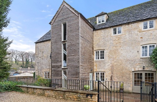 Bibury Cottage | Arlington Mill - sleeps 12 guests in 5 bedrooms