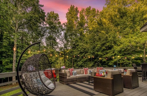 Jamestown House | Arlington Oasis | Sport Court, HotTub, Golf, Games