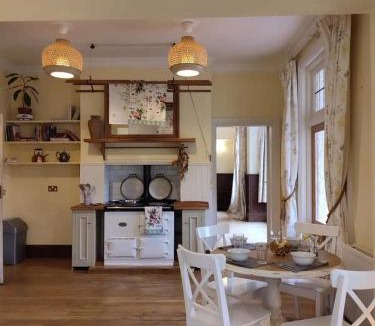 Sway House | Arnewood Manor