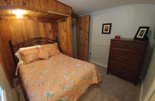 Cullowhee House | Arrowmont Stables & Cabins
