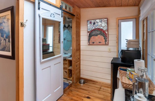 Pittsboro Apartment | Art, Beauty, Nature: A Woodland Retreat