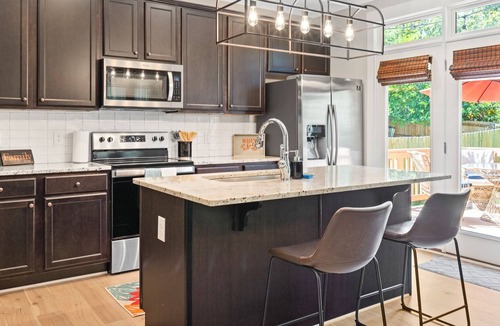 East Durham House | Art Deco Home mins to DT Durham-Duke-RDU sleeps 8