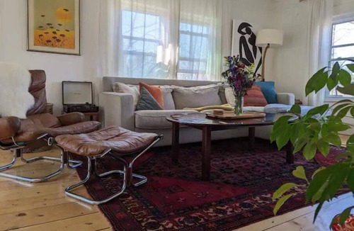 East End - Valley Street House | Artistic home w/yard ~12 min walk downtown