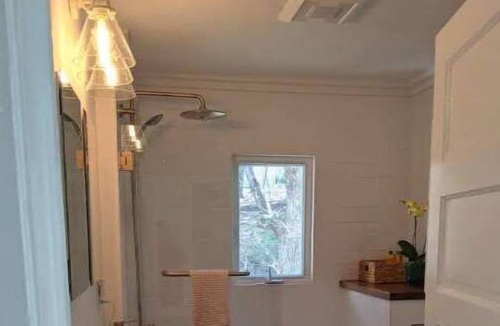 East End - Valley Street House | Artistic home w/yard ~12 min walk downtown