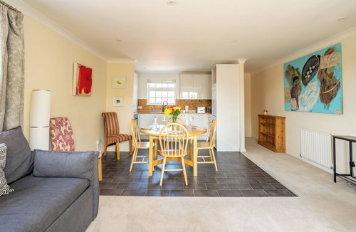 Arundel Apartment | Arundel Central Apartment with rare parking. Pet Friendly.