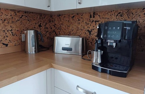 Arundel Apartment | Arundel Central Apartment with rare parking. Pet Friendly.