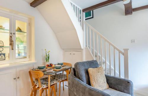 Dunstan House | Ash Cottage