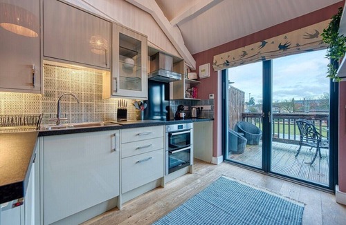 Cirencester Apartment | Ashcroft Loft - town centre apartment
