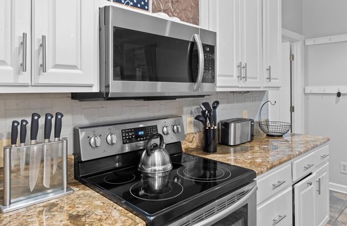 Asheville House | Asheville 5BR Retreat w/Hot Tub, Game Room & Fire Pit. 15min from Downtown!