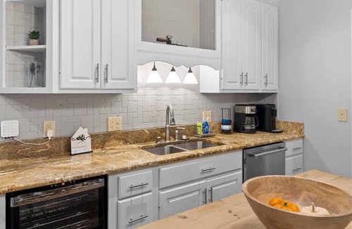 Asheville House | Asheville 5BR Retreat w/Hot Tub, Game Room & Fire Pit. 15min from Downtown!