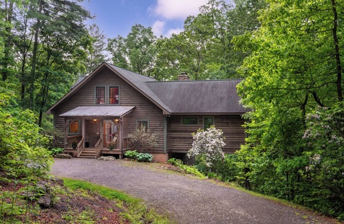 Arden House | Asheville - Blue Ridge Parkway Home, with hottub & grill.