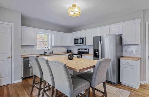 Fletcher House | Asheville Home close to Airport! 20 minutes to Biltmore!